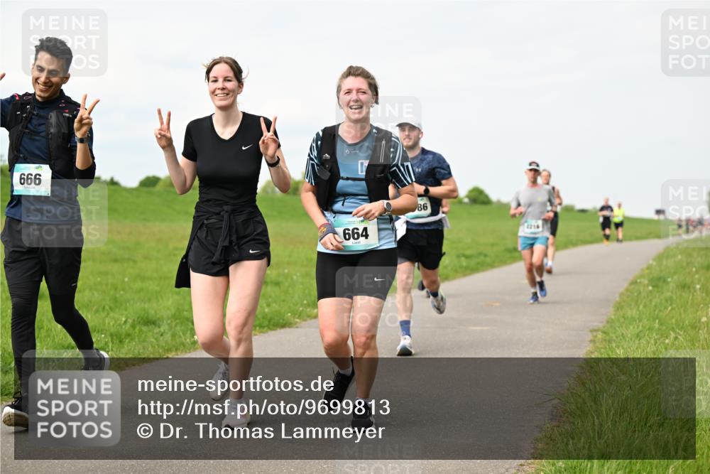 10.05.2026 - 8. Wedeler Halbmarathon Dr. Thomas Lammeyer http://msf.ph/oto/9699813 10.05.2026 11:38:06 Laufen 666, 664, 2210 meine-sportfotos.de