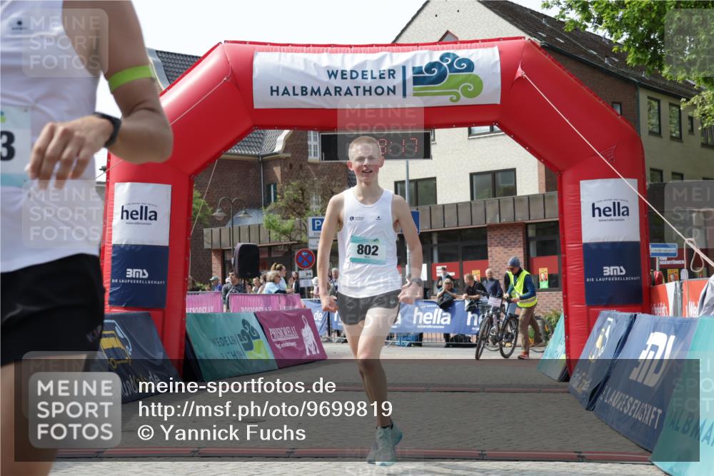 10.05.2026 - 8. Wedeler Halbmarathon Yannick Fuchs http://msf.ph/oto/9699819 10.05.2026 11:18:17 Ziel 802, 2083 meine-sportfotos.de