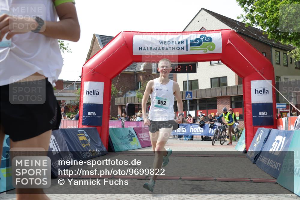 10.05.2026 - 8. Wedeler Halbmarathon Yannick Fuchs http://msf.ph/oto/9699822 10.05.2026 11:18:17 Ziel 802, 2083 meine-sportfotos.de