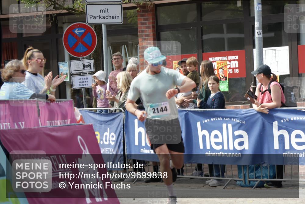 10.05.2026 - 8. Wedeler Halbmarathon Yannick Fuchs http://msf.ph/oto/9699838 10.05.2026 11:18:45 Ziel 2144 meine-sportfotos.de