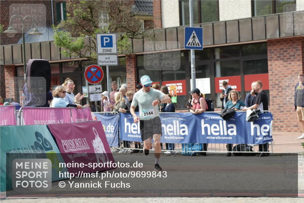 10.05.2026 - 8. Wedeler Halbmarathon Yannick Fuchs http://msf.ph/oto/9699843 10.05.2026 11:18:45 Ziel 2144 meine-sportfotos.de