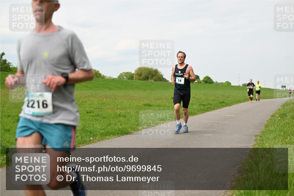 10.05.2026 - 8. Wedeler Halbmarathon Dr. Thomas Lammeyer http://msf.ph/oto/9699845 10.05.2026 11:38:10 Laufen 2216 meine-sportfotos.de