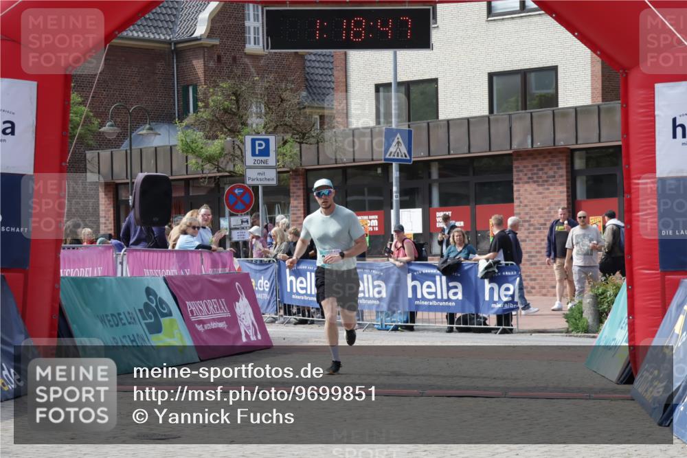 10.05.2026 - 8. Wedeler Halbmarathon Yannick Fuchs http://msf.ph/oto/9699851 10.05.2026 11:18:46 Ziel 2144 meine-sportfotos.de