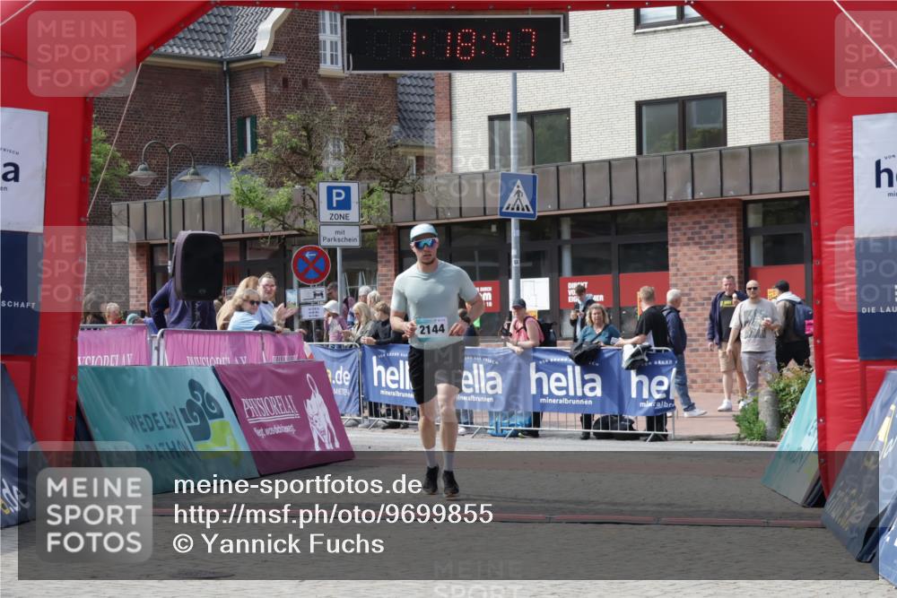 10.05.2026 - 8. Wedeler Halbmarathon Yannick Fuchs http://msf.ph/oto/9699855 10.05.2026 11:18:46 Ziel 2144 meine-sportfotos.de