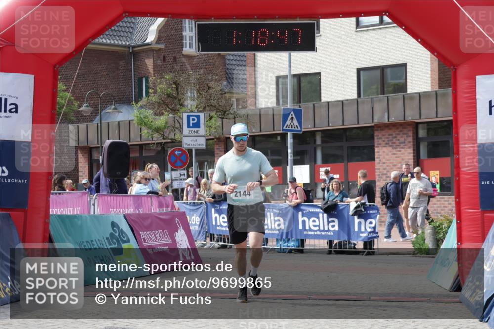 10.05.2026 - 8. Wedeler Halbmarathon Yannick Fuchs http://msf.ph/oto/9699865 10.05.2026 11:18:47 Ziel 2144 meine-sportfotos.de