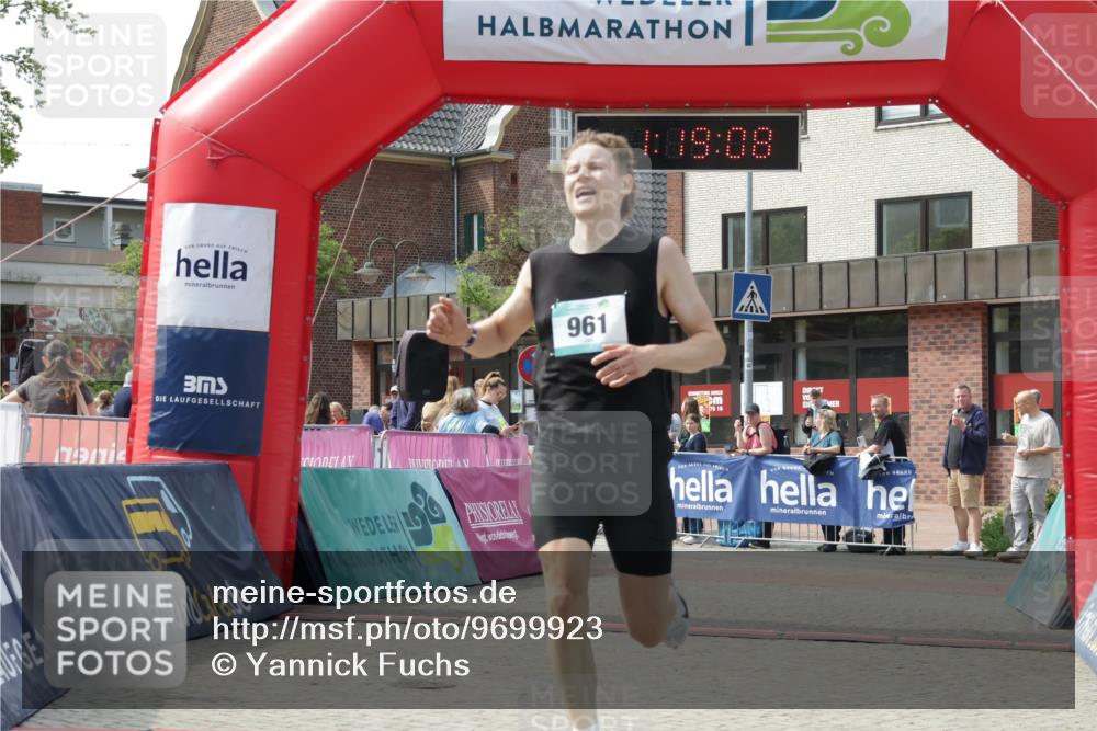 10.05.2026 - 8. Wedeler Halbmarathon Yannick Fuchs http://msf.ph/oto/9699923 10.05.2026 11:19:08 Ziel 961 meine-sportfotos.de