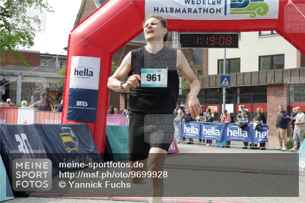 10.05.2026 - 8. Wedeler Halbmarathon Yannick Fuchs http://msf.ph/oto/9699928 10.05.2026 11:19:08 Ziel 961 meine-sportfotos.de