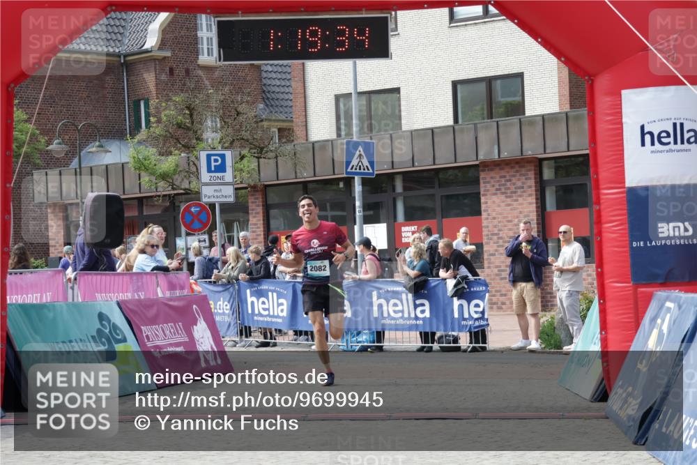 10.05.2026 - 8. Wedeler Halbmarathon Yannick Fuchs http://msf.ph/oto/9699945 10.05.2026 11:19:33 Ziel 2082 meine-sportfotos.de