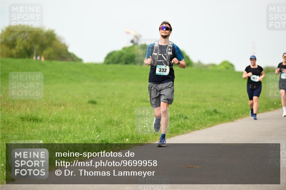 10.05.2026 - 8. Wedeler Halbmarathon Dr. Thomas Lammeyer http://msf.ph/oto/9699958 10.05.2026 11:38:43 Laufen 332 meine-sportfotos.de