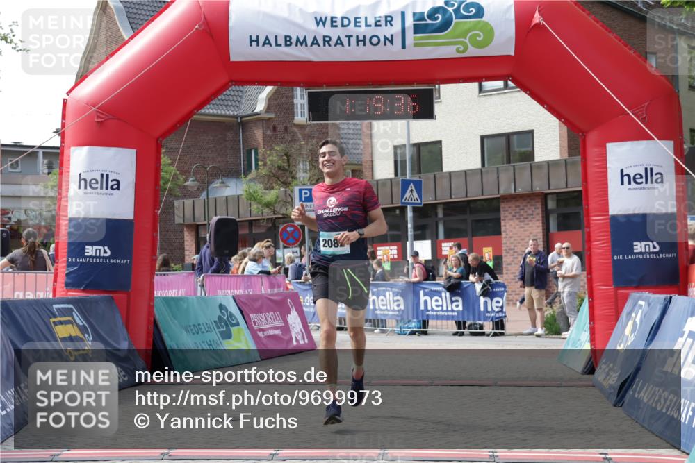 10.05.2026 - 8. Wedeler Halbmarathon Yannick Fuchs http://msf.ph/oto/9699973 10.05.2026 11:19:35 Ziel 2082 meine-sportfotos.de