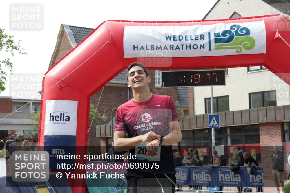 10.05.2026 - 8. Wedeler Halbmarathon Yannick Fuchs http://msf.ph/oto/9699975 10.05.2026 11:19:36 Ziel 2082 meine-sportfotos.de