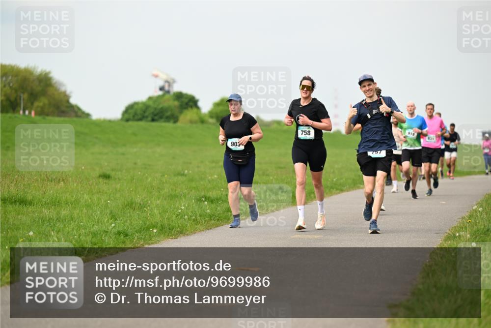10.05.2026 - 8. Wedeler Halbmarathon Dr. Thomas Lammeyer http://msf.ph/oto/9699986 10.05.2026 11:38:48 Laufen 903, 758, 757, 919 meine-sportfotos.de