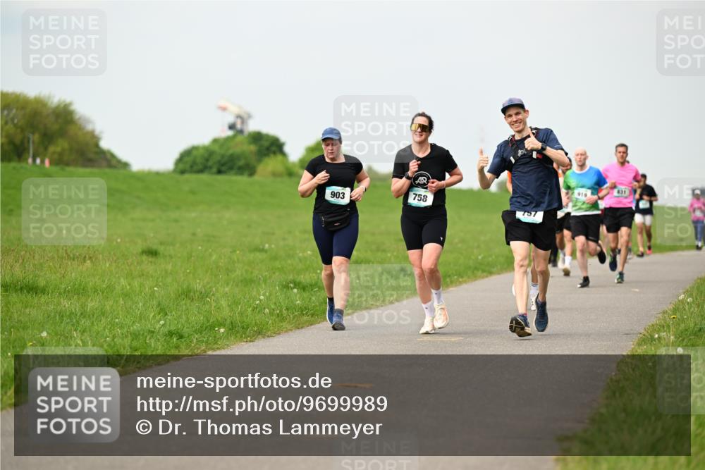 10.05.2026 - 8. Wedeler Halbmarathon Dr. Thomas Lammeyer http://msf.ph/oto/9699989 10.05.2026 11:38:49 Laufen 758, 903, 757, 431, 919 meine-sportfotos.de