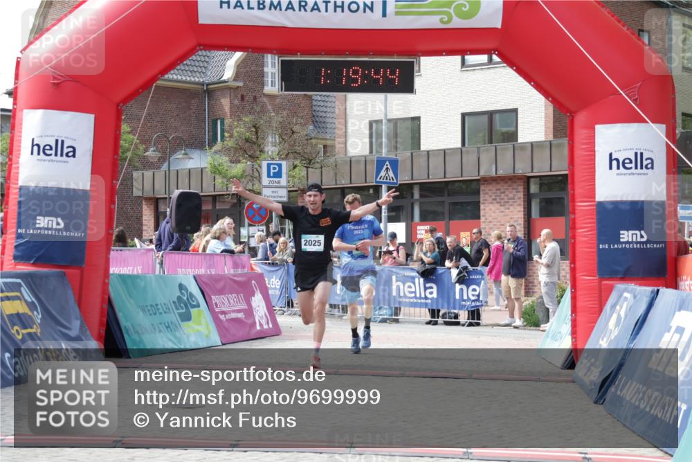 10.05.2026 - 8. Wedeler Halbmarathon Yannick Fuchs http://msf.ph/oto/9699999 10.05.2026 11:19:43 Ziel 279, 2025 meine-sportfotos.de