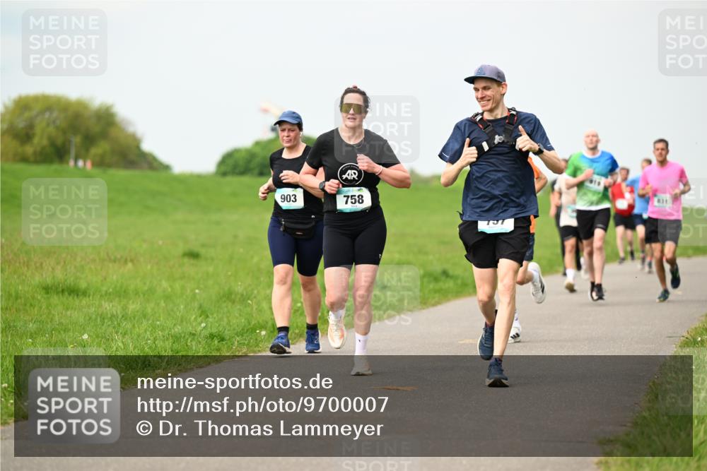 10.05.2026 - 8. Wedeler Halbmarathon Dr. Thomas Lammeyer http://msf.ph/oto/9700007 10.05.2026 11:38:50 Laufen 903, 758, 757, 431 meine-sportfotos.de