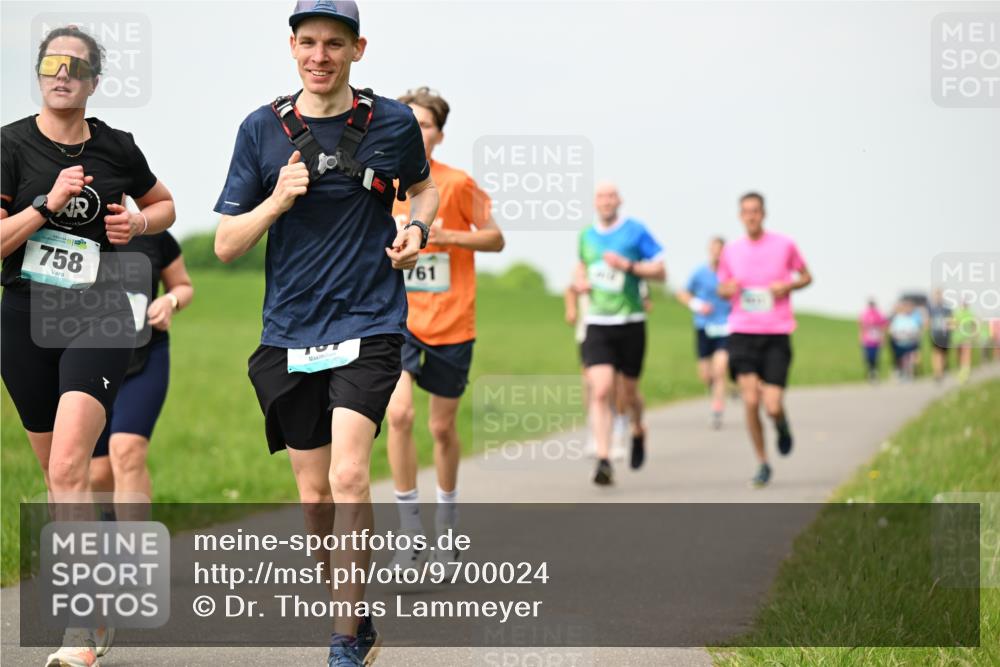 10.05.2026 - 8. Wedeler Halbmarathon Dr. Thomas Lammeyer http://msf.ph/oto/9700024 10.05.2026 11:38:52 Laufen 758, 761 meine-sportfotos.de