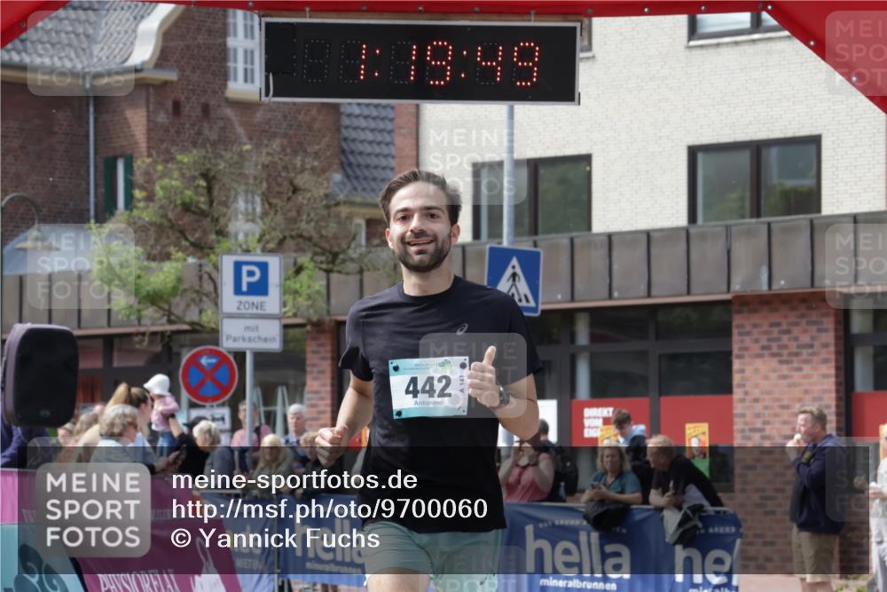 10.05.2026 - 8. Wedeler Halbmarathon Yannick Fuchs http://msf.ph/oto/9700060 10.05.2026 11:19:49 Ziel 279, 442, 619, 2025 meine-sportfotos.de