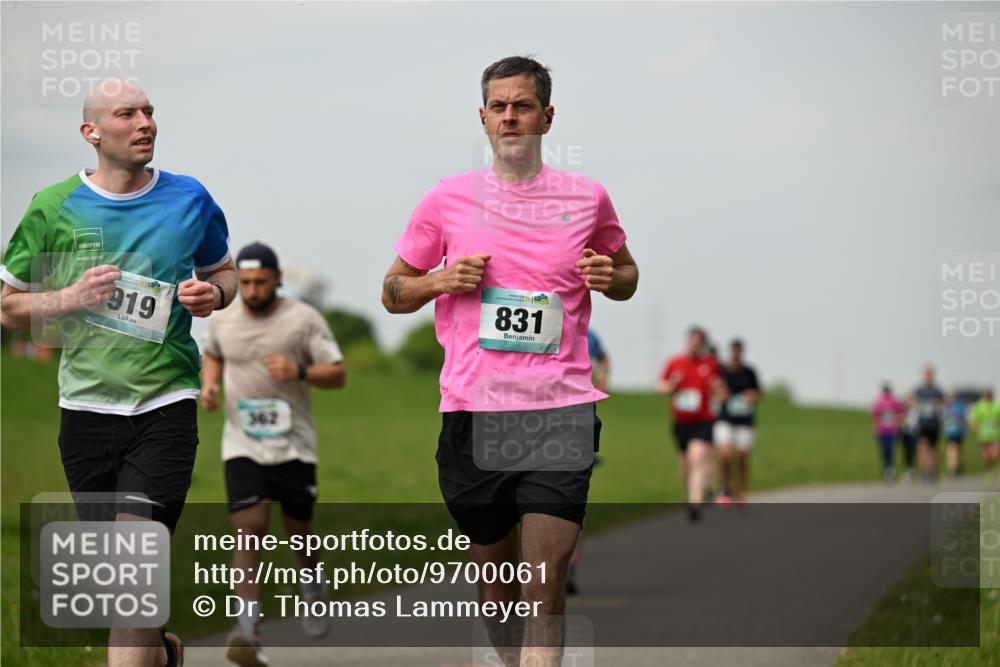 10.05.2026 - 8. Wedeler Halbmarathon Dr. Thomas Lammeyer http://msf.ph/oto/9700061 10.05.2026 11:38:57 Laufen 919, 362, 831 meine-sportfotos.de