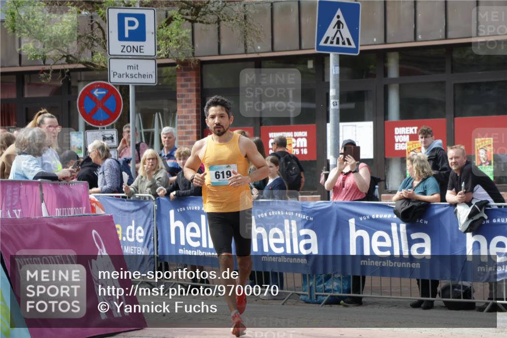 10.05.2026 - 8. Wedeler Halbmarathon Yannick Fuchs http://msf.ph/oto/9700070 10.05.2026 11:19:51 Ziel 442, 619 meine-sportfotos.de