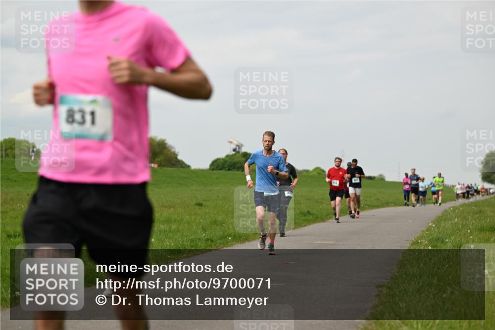 10.05.2026 - 8. Wedeler Halbmarathon Dr. Thomas Lammeyer http://msf.ph/oto/9700071 10.05.2026 11:38:58 Laufen 831, 710 meine-sportfotos.de