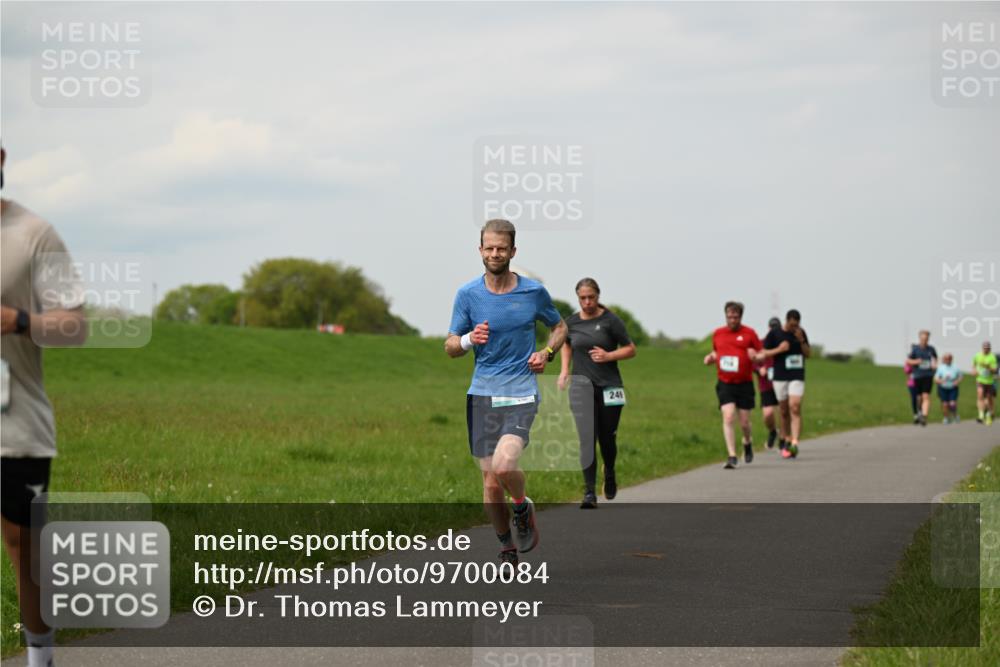 10.05.2026 - 8. Wedeler Halbmarathon Dr. Thomas Lammeyer http://msf.ph/oto/9700084 10.05.2026 11:38:59 Laufen 249 meine-sportfotos.de