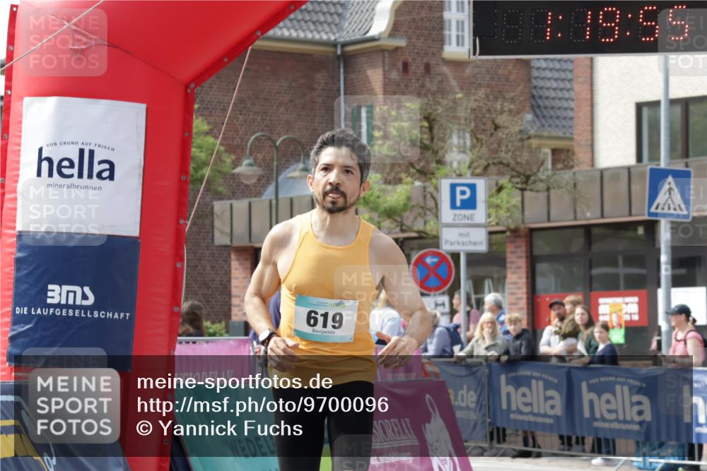 10.05.2026 - 8. Wedeler Halbmarathon Yannick Fuchs http://msf.ph/oto/9700096 10.05.2026 11:19:55 Ziel 619 meine-sportfotos.de