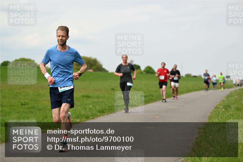10.05.2026 - 8. Wedeler Halbmarathon Dr. Thomas Lammeyer http://msf.ph/oto/9700100 10.05.2026 11:39:01 Laufen  meine-sportfotos.de