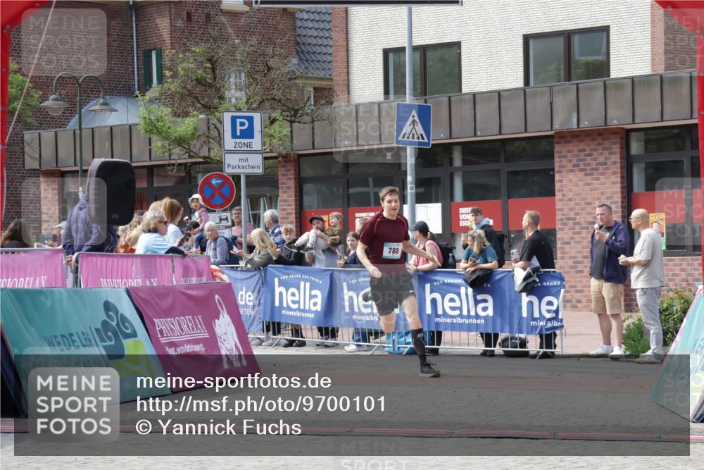 10.05.2026 - 8. Wedeler Halbmarathon Yannick Fuchs http://msf.ph/oto/9700101 10.05.2026 11:20:29 Ziel 788 meine-sportfotos.de