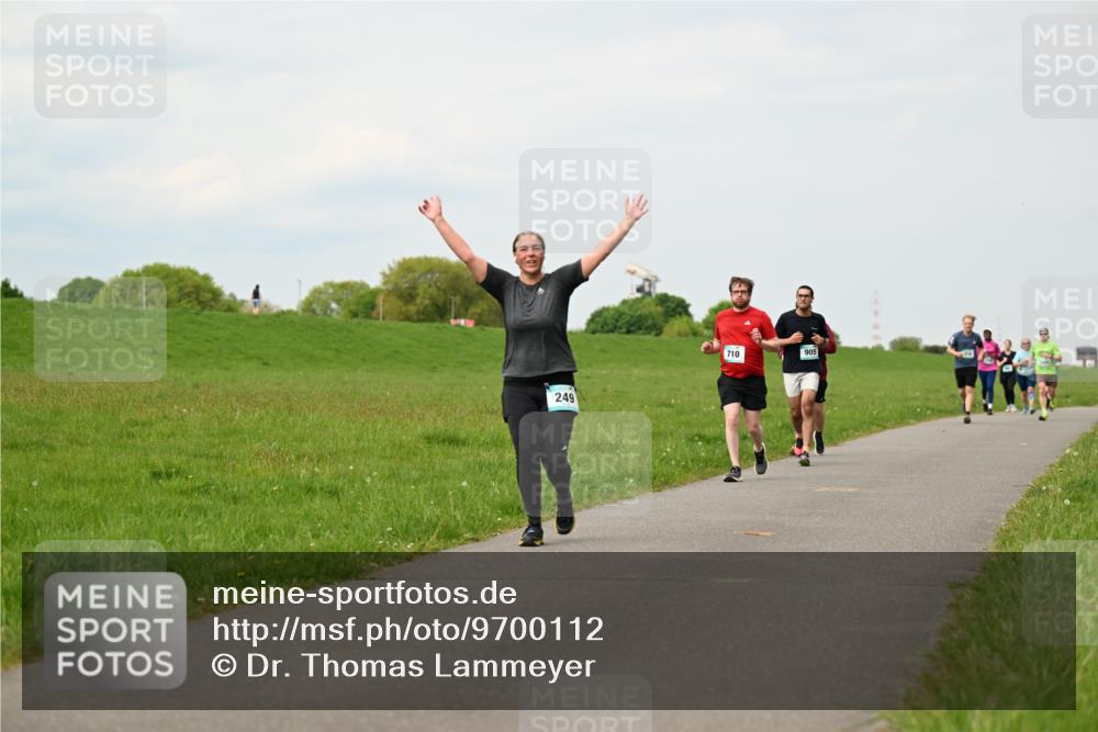10.05.2026 - 8. Wedeler Halbmarathon Dr. Thomas Lammeyer http://msf.ph/oto/9700112 10.05.2026 11:39:02 Laufen 249 meine-sportfotos.de