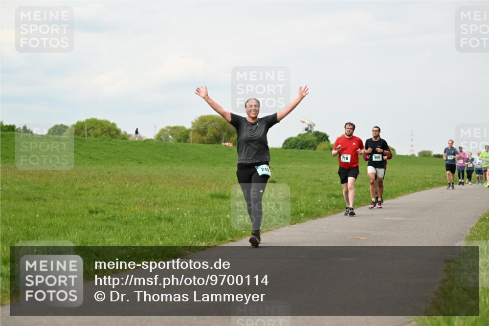 10.05.2026 - 8. Wedeler Halbmarathon Dr. Thomas Lammeyer http://msf.ph/oto/9700114 10.05.2026 11:39:03 Laufen 710, 905, 249 meine-sportfotos.de