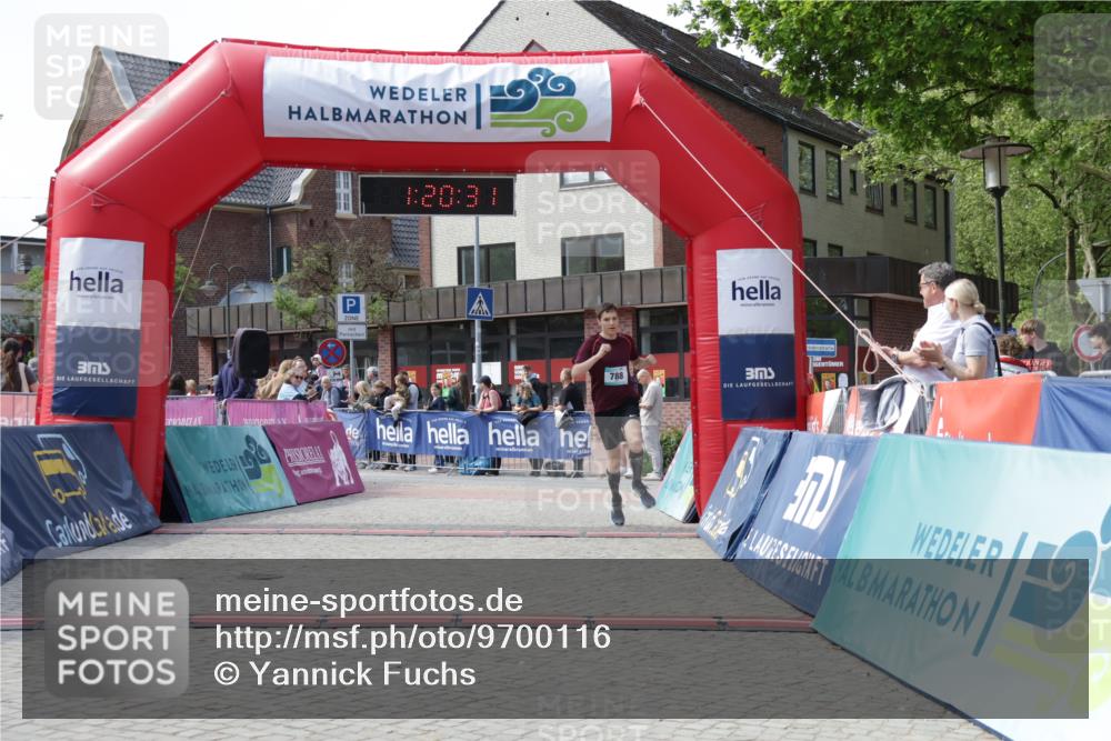 10.05.2026 - 8. Wedeler Halbmarathon Yannick Fuchs http://msf.ph/oto/9700116 10.05.2026 11:20:31 Ziel 788 meine-sportfotos.de