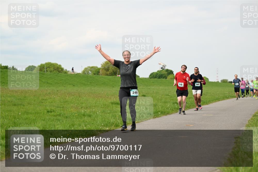10.05.2026 - 8. Wedeler Halbmarathon Dr. Thomas Lammeyer http://msf.ph/oto/9700117 10.05.2026 11:39:03 Laufen 249, 710, 905 meine-sportfotos.de