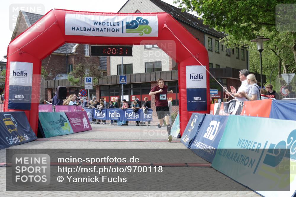 10.05.2026 - 8. Wedeler Halbmarathon Yannick Fuchs http://msf.ph/oto/9700118 10.05.2026 11:20:31 Ziel 788 meine-sportfotos.de