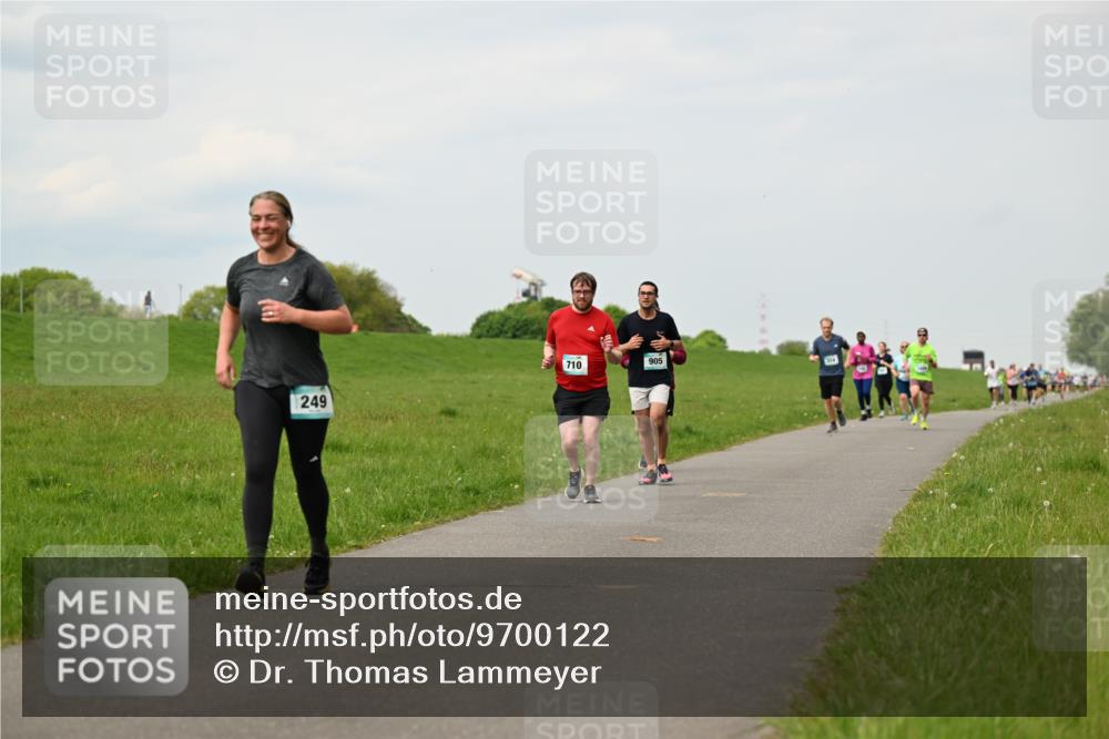 10.05.2026 - 8. Wedeler Halbmarathon Dr. Thomas Lammeyer http://msf.ph/oto/9700122 10.05.2026 11:39:04 Laufen 249, 710, 905 meine-sportfotos.de