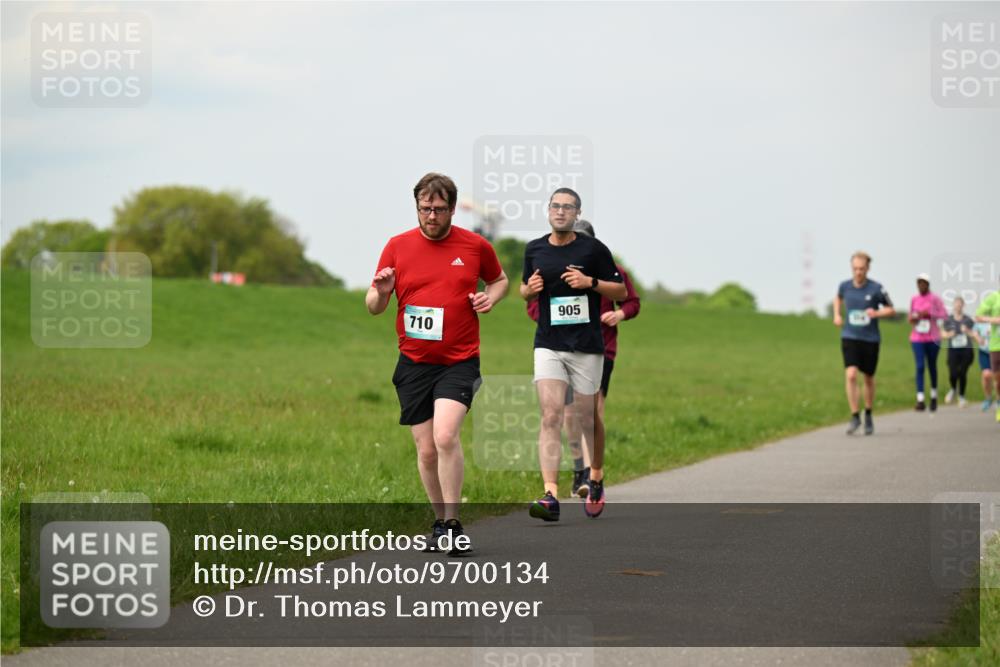 10.05.2026 - 8. Wedeler Halbmarathon Dr. Thomas Lammeyer http://msf.ph/oto/9700134 10.05.2026 11:39:05 Laufen 710, 905 meine-sportfotos.de
