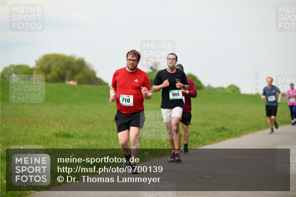 10.05.2026 - 8. Wedeler Halbmarathon Dr. Thomas Lammeyer http://msf.ph/oto/9700139 10.05.2026 11:39:05 Laufen 710, 905 meine-sportfotos.de