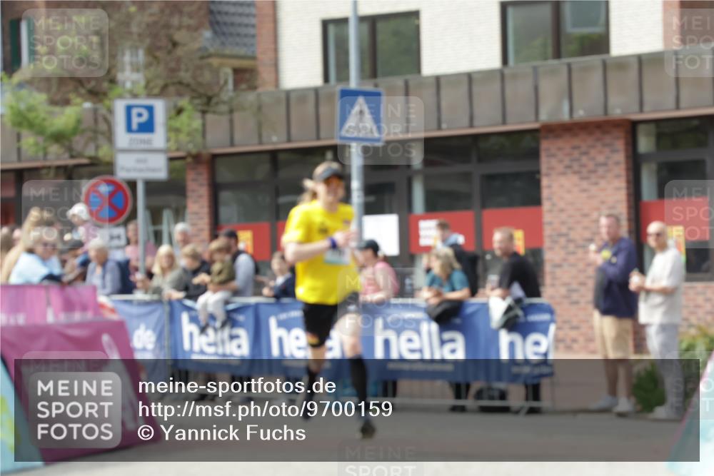10.05.2026 - 8. Wedeler Halbmarathon Yannick Fuchs http://msf.ph/oto/9700159 10.05.2026 11:20:37 Ziel 788, 791 meine-sportfotos.de
