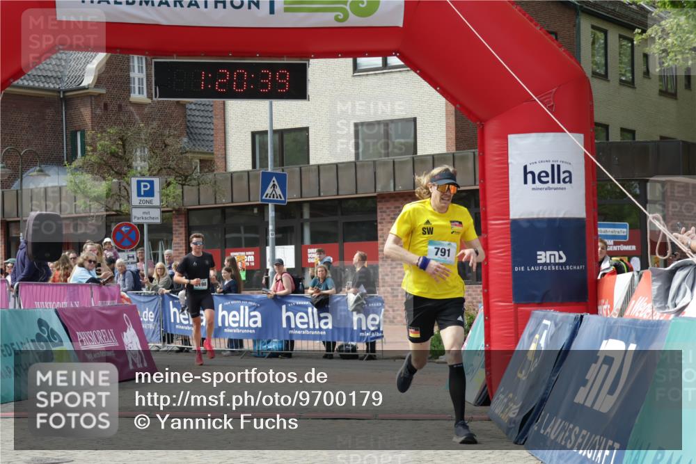 10.05.2026 - 8. Wedeler Halbmarathon Yannick Fuchs http://msf.ph/oto/9700179 10.05.2026 11:20:39 Ziel 791, 2198 meine-sportfotos.de