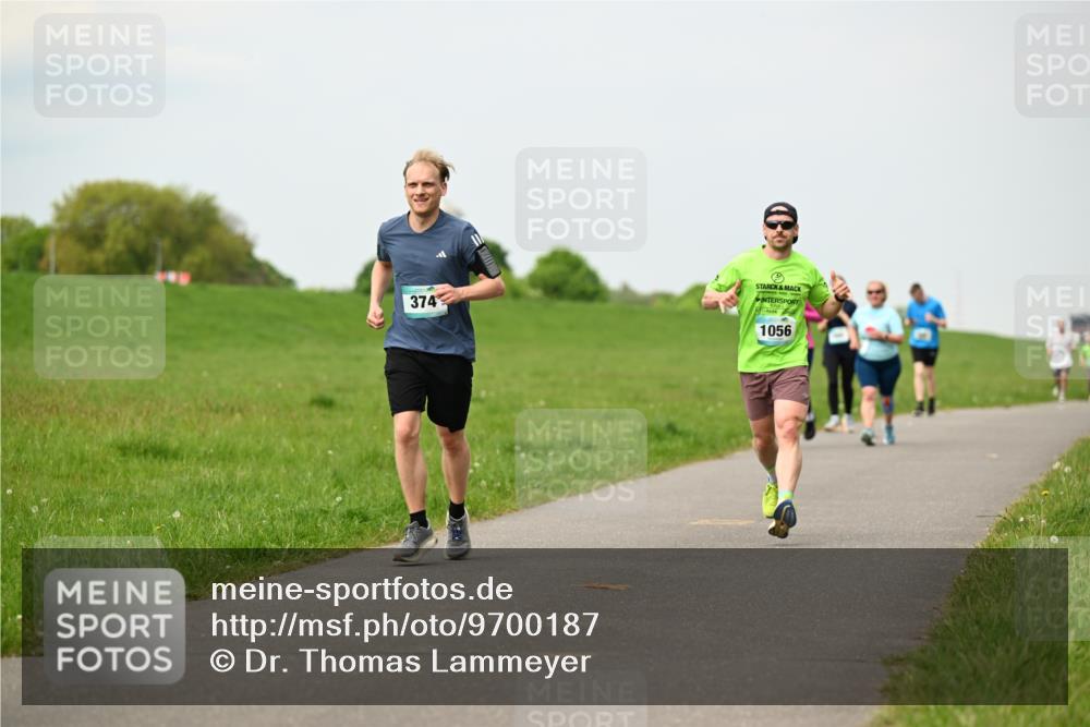 10.05.2026 - 8. Wedeler Halbmarathon Dr. Thomas Lammeyer http://msf.ph/oto/9700187 10.05.2026 11:39:11 Laufen 374, 1056 meine-sportfotos.de