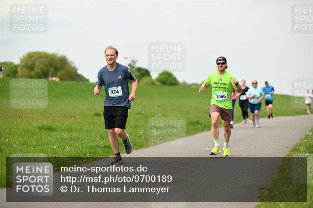10.05.2026 - 8. Wedeler Halbmarathon Dr. Thomas Lammeyer http://msf.ph/oto/9700189 10.05.2026 11:39:11 Laufen 374, 1056 meine-sportfotos.de