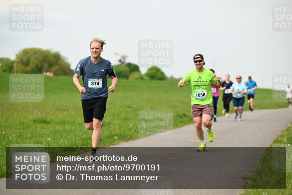 10.05.2026 - 8. Wedeler Halbmarathon Dr. Thomas Lammeyer http://msf.ph/oto/9700191 10.05.2026 11:39:11 Laufen 374, 1056 meine-sportfotos.de
