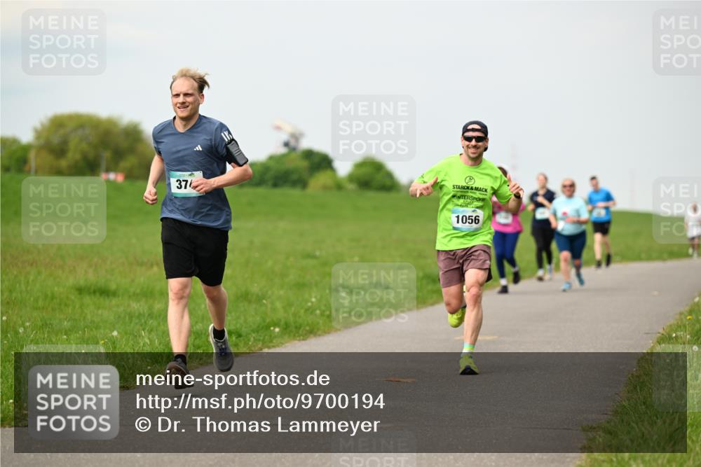 10.05.2026 - 8. Wedeler Halbmarathon Dr. Thomas Lammeyer http://msf.ph/oto/9700194 10.05.2026 11:39:11 Laufen 376, 1056 meine-sportfotos.de