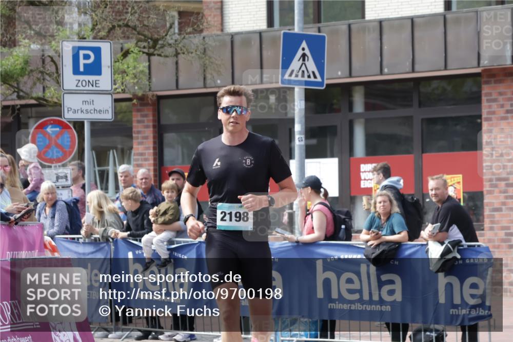10.05.2026 - 8. Wedeler Halbmarathon Yannick Fuchs http://msf.ph/oto/9700198 10.05.2026 11:20:41 Ziel 791, 2198 meine-sportfotos.de