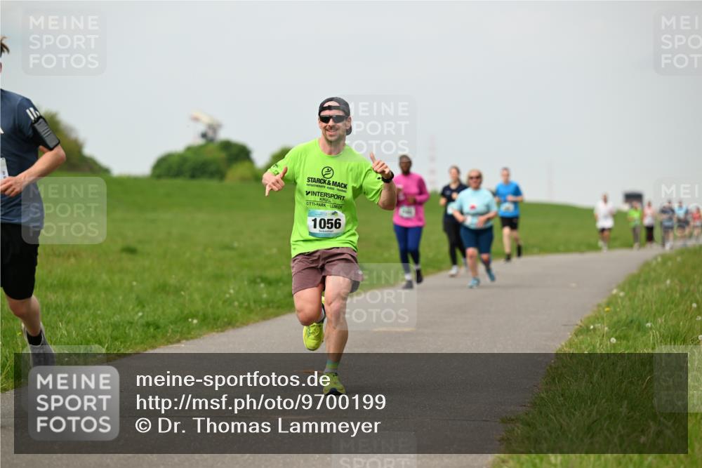 10.05.2026 - 8. Wedeler Halbmarathon Dr. Thomas Lammeyer http://msf.ph/oto/9700199 10.05.2026 11:39:12 Laufen 1056 meine-sportfotos.de