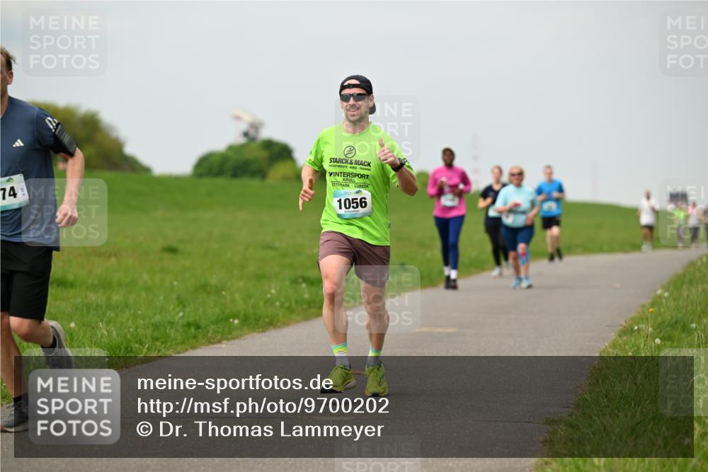 10.05.2026 - 8. Wedeler Halbmarathon Dr. Thomas Lammeyer http://msf.ph/oto/9700202 10.05.2026 11:39:12 Laufen 1056 meine-sportfotos.de