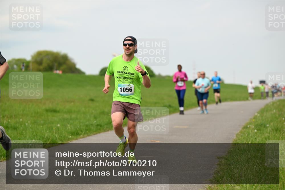 10.05.2026 - 8. Wedeler Halbmarathon Dr. Thomas Lammeyer http://msf.ph/oto/9700210 10.05.2026 11:39:13 Laufen 1056 meine-sportfotos.de