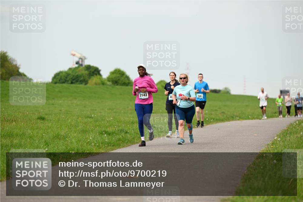 10.05.2026 - 8. Wedeler Halbmarathon Dr. Thomas Lammeyer http://msf.ph/oto/9700219 10.05.2026 11:39:15 Laufen 2143 meine-sportfotos.de