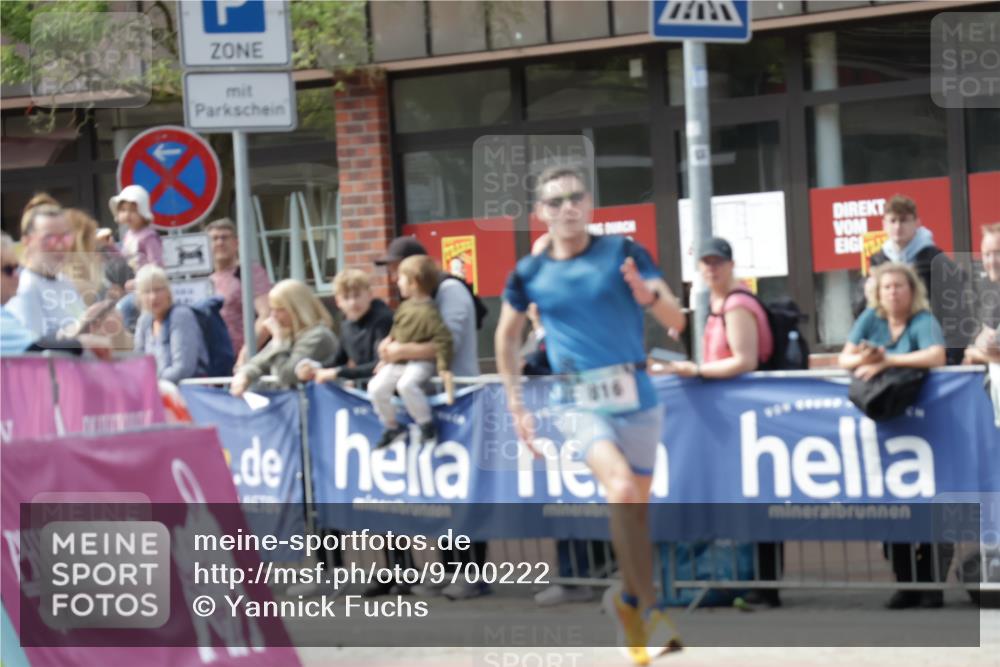 10.05.2026 - 8. Wedeler Halbmarathon Yannick Fuchs http://msf.ph/oto/9700222 10.05.2026 11:20:56 Ziel 816 meine-sportfotos.de