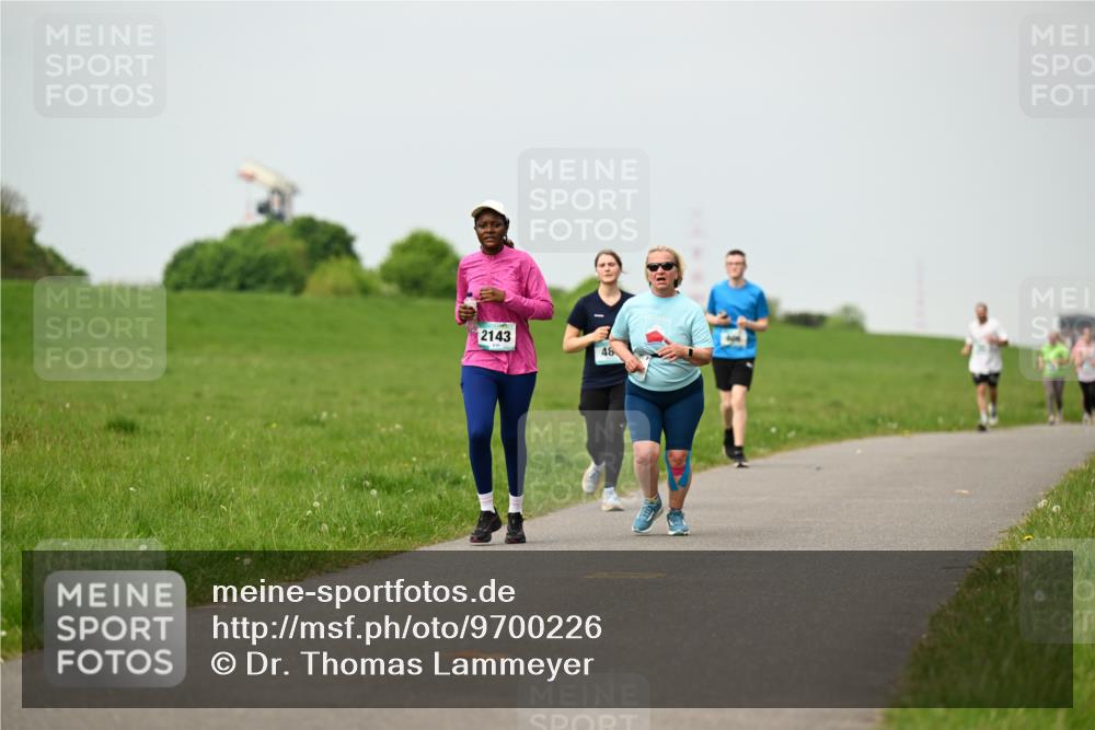 10.05.2026 - 8. Wedeler Halbmarathon Dr. Thomas Lammeyer http://msf.ph/oto/9700226 10.05.2026 11:39:15 Laufen 2143 meine-sportfotos.de