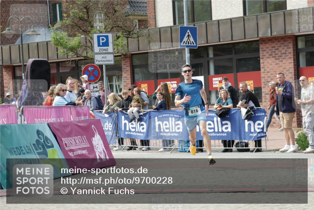 10.05.2026 - 8. Wedeler Halbmarathon Yannick Fuchs http://msf.ph/oto/9700228 10.05.2026 11:20:56 Ziel 816 meine-sportfotos.de